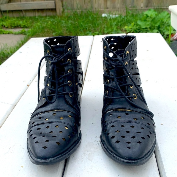 Dollhouse vegan leather ankle booties size: 6.5 - Picture 4 of 8